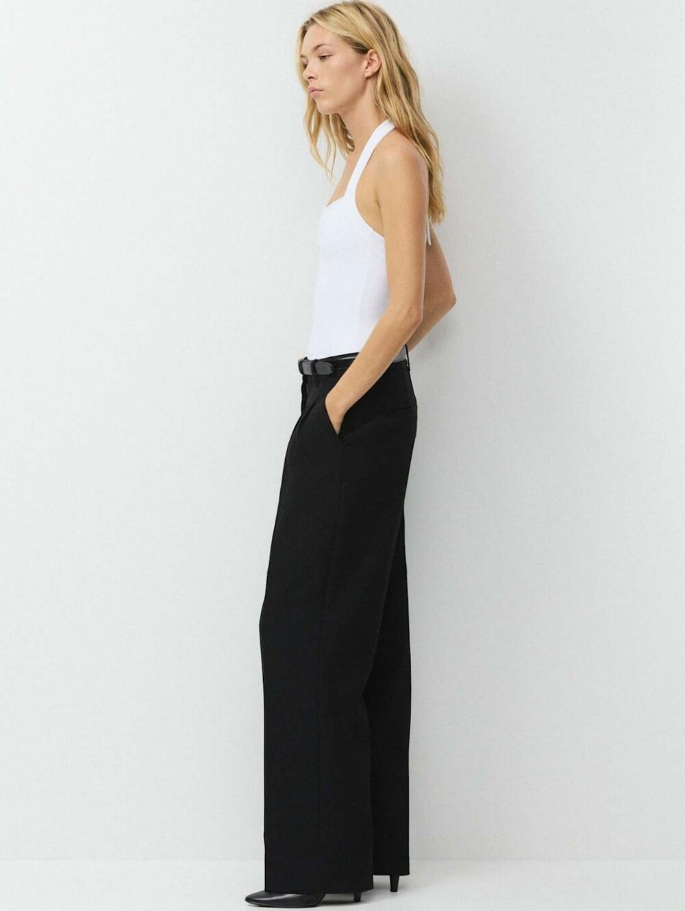 Aritzia Original Contour Optimum Halter Top - Picture 4 of 12